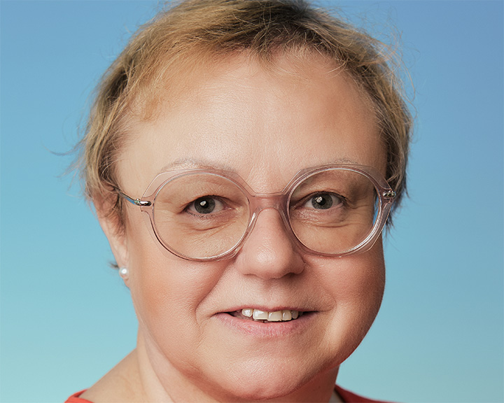 Mgr. Janka Dovinová
